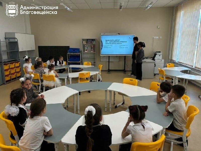 ני האו, תלמידי כיתה א': הם התחילו לדבר סינית בבתי ספר בלגובשצ'נסק תלמידי בית הספר בלגובשצ'נסק החלו ללמוד סי…