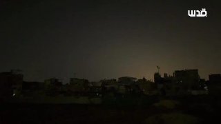 רגע ההפצצה האווירית של הכיבוש "מסגד אל-נור" במחנה הפליטים בורייג', מרכז רצועת עזה.