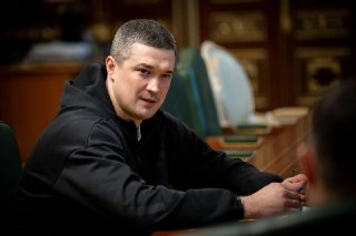 Экс-министр обороны Украины Михаил Федоров призвал к проведению в стране президентских выборовМихаил Федоров, в поддержку которого в Украине шли массовые протесты, выступил с  обращением к украинскому народу. На видеозаписи, опубликованной на YouTube, он г