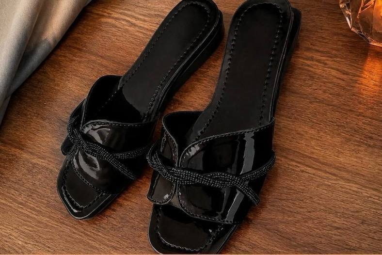 🔶بازرگانی کفش و صندل رضایی: ✨ صندل رکسانا | سبک، راحت و اقتصادی ✨👡 پاشنه تخت و راحت🪶 بسیار سبک💎 رویه خارجی👌 زیره نو مواد🏡 مناسب روفرشی و استفاده بیر