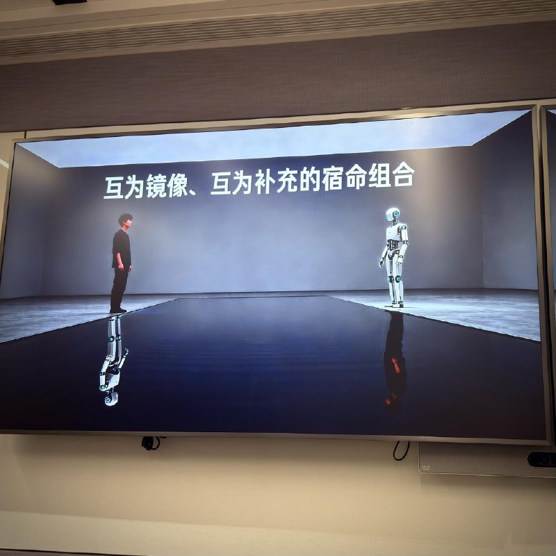 今天在上海参加了李继刚的织梦师线下分享会分享质量之高，世界范围内也是顶级在 AI 时代，人何以自处？机械，取代了人的体力（后来人们发明了健身房）AI，取代了人的脑力（后来人们发明了健脑房？）人类还剩下什么？AI 没有目的，而人全是目的人的目的，就是心力