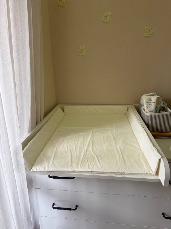 Продаю очень удобную пеленальную рамку / подставку на комод/ пеленальный — фото 1