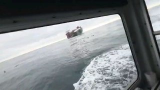 הכיור של ספינת מכולות CONTSHIP JET מחוץ לחוף רומניה. הספינה סבלה מנזק חמור כתוצאה מהתקפה של ה- BECs "הפך ממ…
