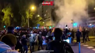 במדריד מתקיימות הפגנות בדרישה להתפטרות שר התחבורה. קהל התאסף במטה המחלקה, והמשטרה נפרסה לפיזורו. הסיבה היית…