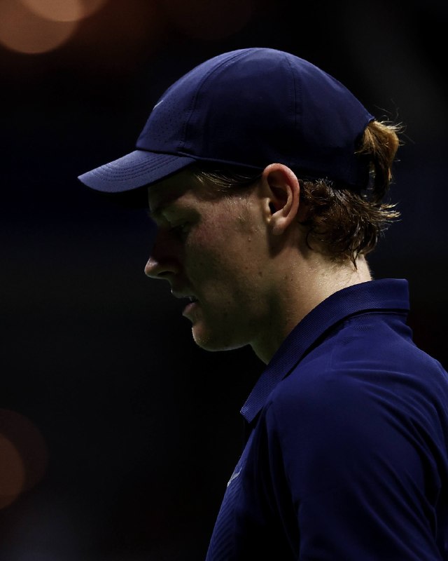 TennisFa.com (تنیسفا): 🔴 شوک به اوپن آمریکا؛ کنارهگیری سینر در پی مصدومیت زانویانیک سینر اعلام کرد بهدلیل ادامهدار شدن مشکل زانوی راستش قادر