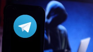 Прокуратура США получила судебное разрешение на удалённый доступ к TelegramСообщается, что прокуратура планирует получать доступ к данным определённого пользователя, отправляя на серверы специальные сообщения и получая необходимую информацию в ответе. Исто