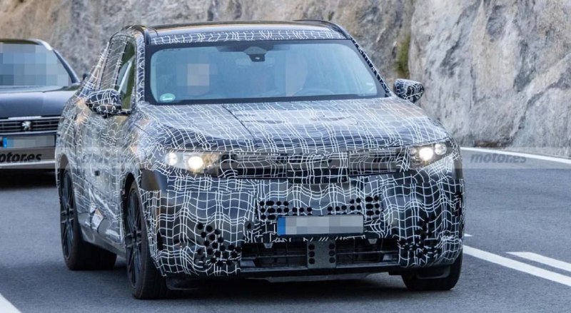 BMW катает тестовую версию нового поколения X5. Данный экземпляр скрывает шильди