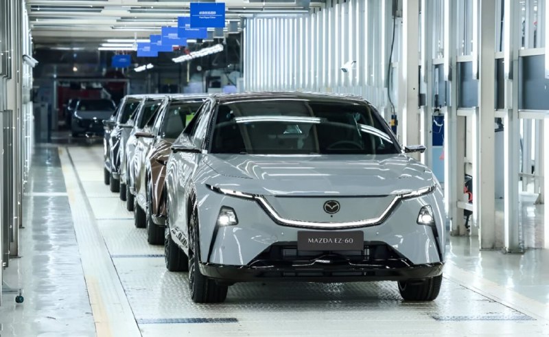 Mazda начала производство кроссовера EZ-60 1