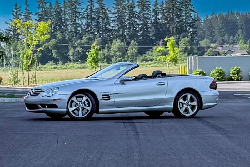 🚗✨ Встретим среду с шикарным примером классики: 2004‑годовой Mercedes‑Benz SL55