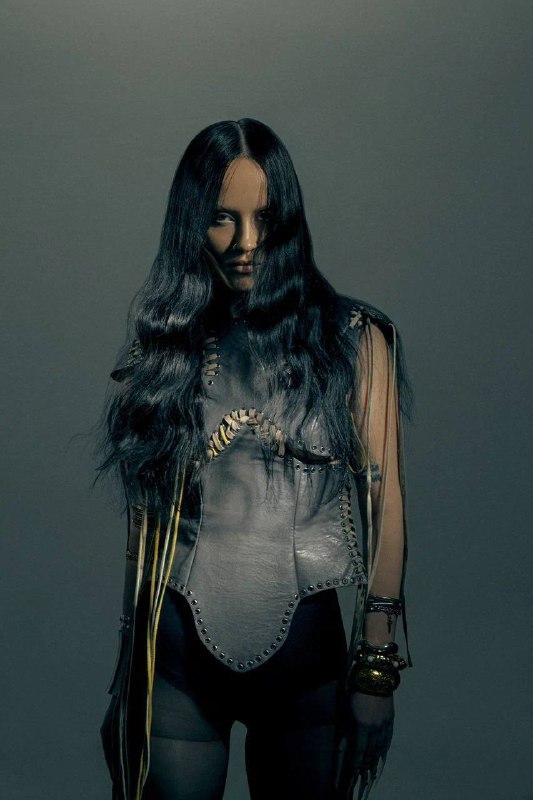 В ноябре 2023 года я всерьез задумалась об онлайн—курсе для мастеров по волосам + для тех, кто хочет начать заниматься волосами. Не могу поверить, что к концу 2024 я не только создала обручение, но еще и провела его два раза. В общем 5 месяцев, 50 учеников и 3 съемки  🙌🏻Делюсь с вами свежими кадрами от фотографа Дарьи Косиновой / портфолио :В ноябре 2023 года я всерьез задумалась об онлайн—курсе для мастеров по волосам + для тех, кто хочет начать заниматься волосами. Не могу поверить, что к концу 2024 я не только создала обручение, но еще и провела его два раза. В общем 5 месяцев, 50 учеников и 3 съемки  🙌🏻Делюсь с вами свежими кадрами от фотографа Дарьи Косиновой / портфолио :