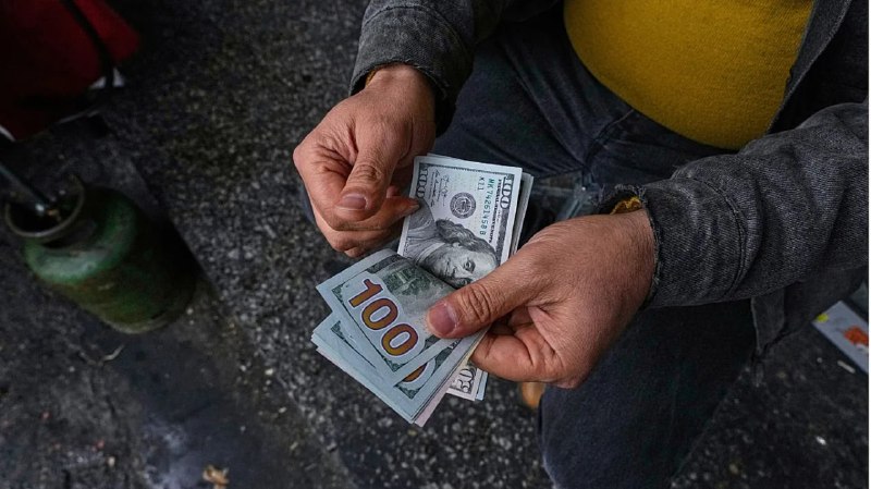 euronews یورونیوز ✔: 💢دلار در آستانه ۲۰۰ هزار تومان؛ سقوط ارزش ریال قیمت ارز را تا ۲ سال دیگر به کجا میرساند؟قیمت دلار آمریکا در حالی روز ب