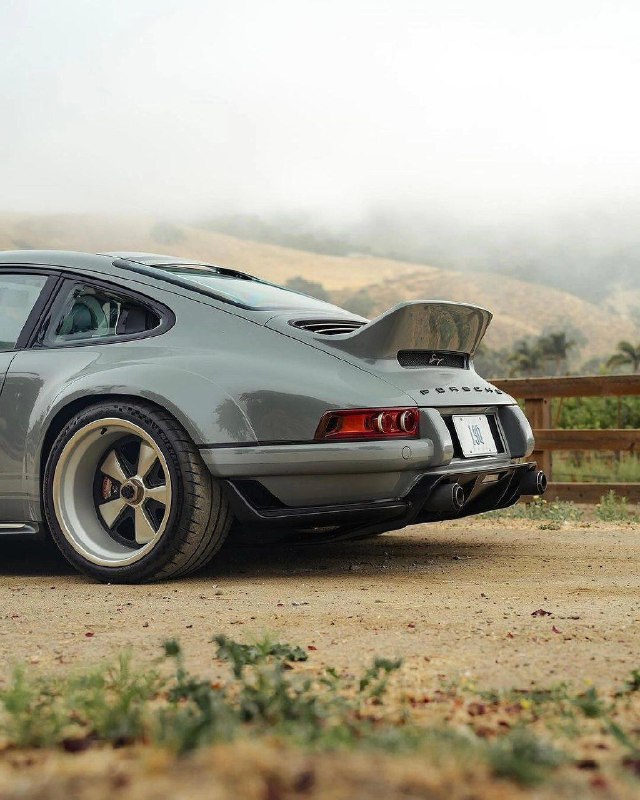 Porsche 911 DLS Reimagined by Singer 6