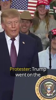 מפגינים נבעטו מהעצרת: המתיחות התלקחה בעצרת בעד טראמפ בצ'יליקוט, אוהיו, ב-28 באוקטובר, כאשר שני מפגינים סולק…