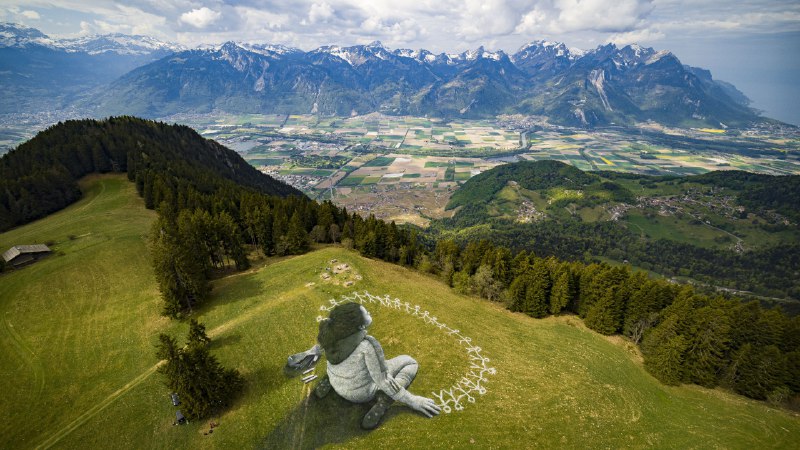 United for World Children’s DayGiant land art painting 'Beyond Crisis' by Saype, Leysin, Switzerland (© VALENTIN FLAURAUD/EPA-EFE/Shutterstock)