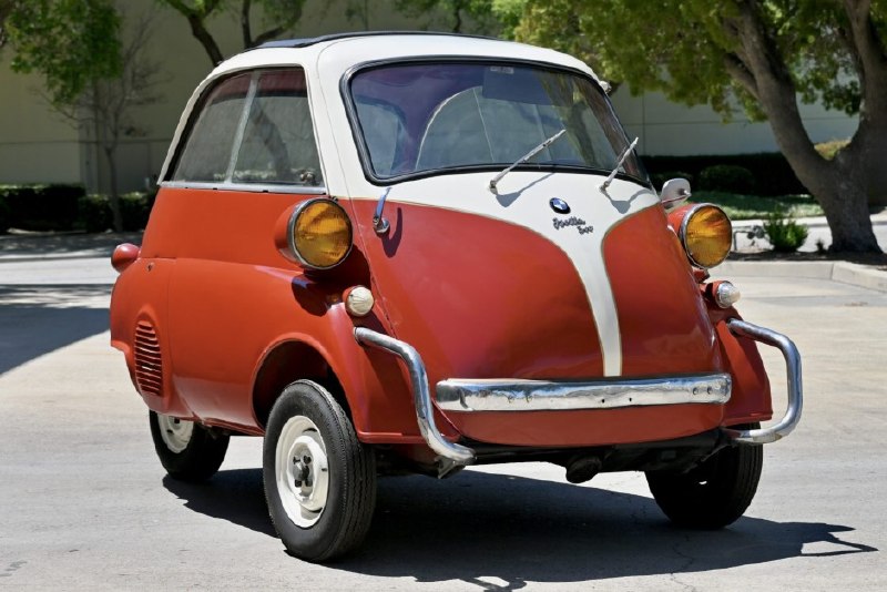 BMW Isetta 300 1957 года — когда баварец был размером с холодильник и мощнее вел