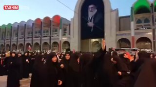 טקס הלוויה לחמינאי נפתח בקריאות "מוות לאמריקה וישראל"