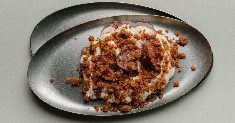 Pate, barley in Wine and figs: in the bistro "Lado" הם יודעים כי אדם צריך pate מכבד עוף בסתיו, מתפורר של אג…