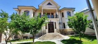 Yunusobod Zenit mahalla 3 etaj basseynli-sauna 6 sotix mojno barter