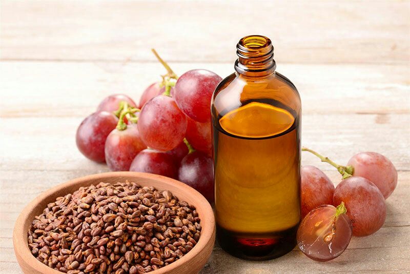 درمانگاه طب اسلامی گیاهی شفا: انگور را با هسته بخورید👌 خون را تصفیه و با عفونت های بدن مقابله میکند بدن را در برابر آلودگیها حفظ کرده، تأثیر منفی دخان