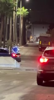 עקוב | כוחות ישראל מחרימים רכב במהלך הסתערותם על העיירה סילוואד, צפונית מזרחית לרמאללה.