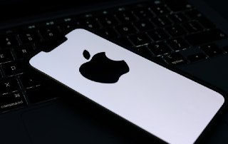 Apple и Microsoft внесли в реестр, который обязывает их предоставлять силовикам пользовательские данные Роскомнадзор включил Apple и Microsoft в реестр организаторов распространения информации. Компании внесены в список 2 октября, заметил канал Tech Talk.🔵