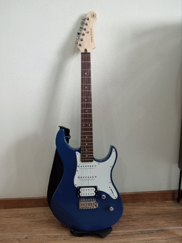 Электрогитара Yamaha Pacifica 012 (стратокастер)
