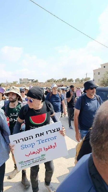 כ-50 חברי סולידריות מתנועת "שלום עכשיו" מנסים להגיע לבתים הנצורים בכפר קסרה, מדרום לשכם, וכעת צבא הכיבוש מג…
