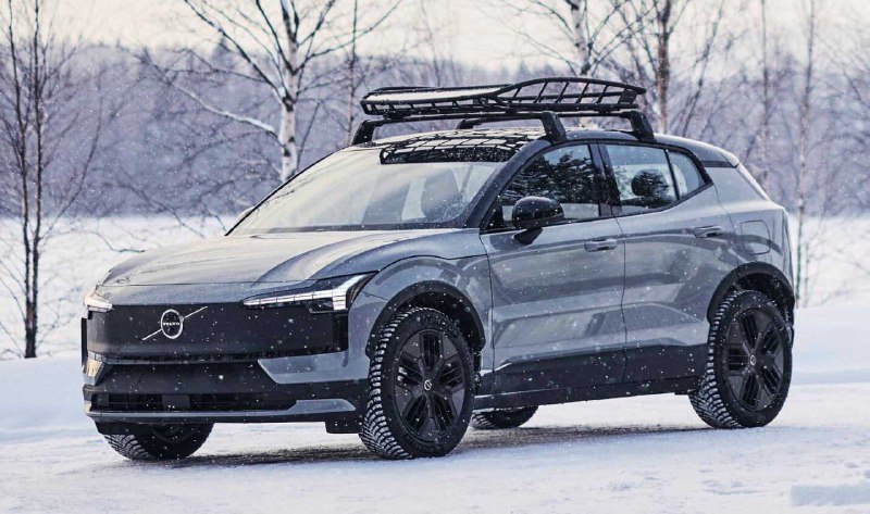 Компания Volvo представила внедорожную версию кроссовера EX30 3