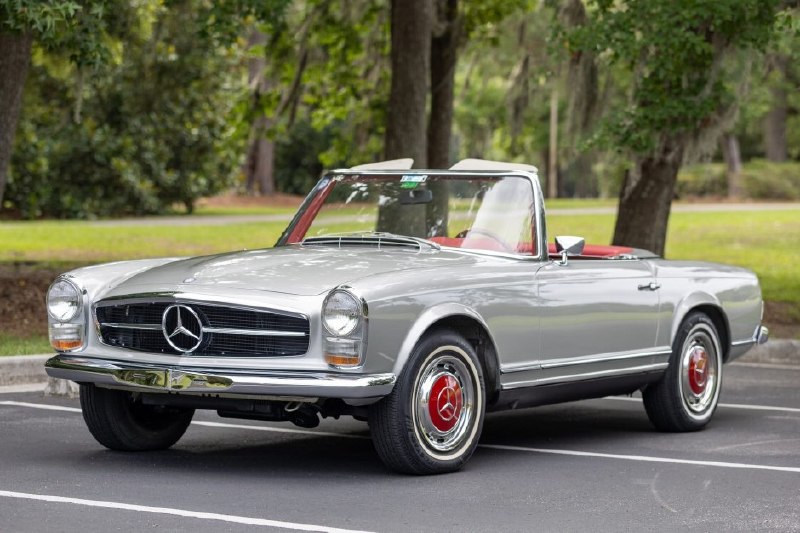 🚗✨ Взгляд на легенду: 1968‑й Mercedes‑Benz 280SL в свежем обличьеСегодня в наше