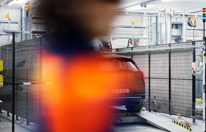 В сети появились изображения нового Volvo EX60 2