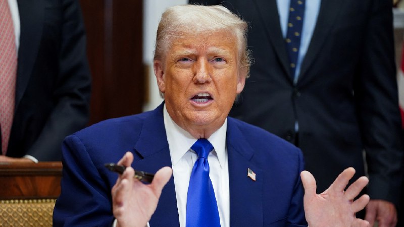 Trump defends Qatar jumbo jet offer, says it would be 'stupid' to turn away free plane