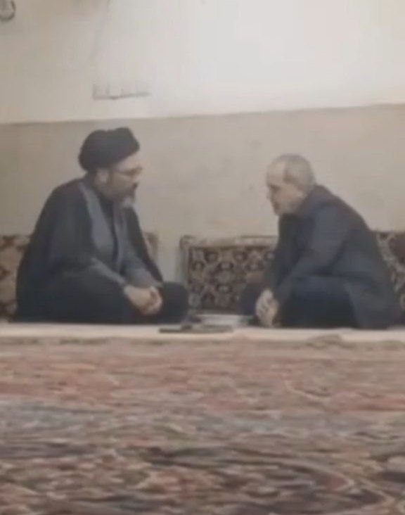 معلمان شاد: یه عده معتقدن پزشکیان در مورد دیدار با رهبری دروغ میگه و اصلا دیداری نکرده. چون وقتی خبرنگار ازش پرسید مهمترین حرفش چی ب