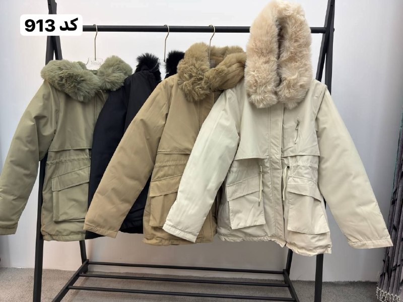 لباس عمده ملوسک (قشم): 🧥 کد913با کلاه خزدار، طرح جدید و پرطرفدار 🔥✅ رنگ‌بندی:، طوسی،مشکی ، سفید، کرم✅ کیفیت پارچه و دوخت درجه یک✅ کلاه با خز طب