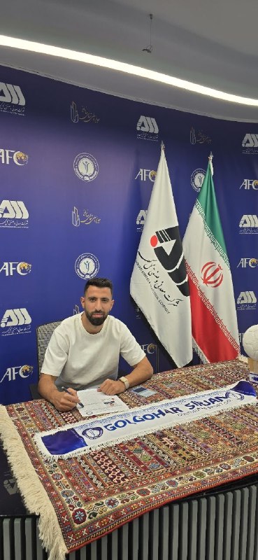 ایران ورزشی: 🔵⚪️ لؤی بن حسین، هافبک تونسی به گلگهر پیوست🔹لؤی بن حسین، هافبک ۲۶ ساله و تونسی، با امضای قراردادی رسمی به گلگهر پیوست