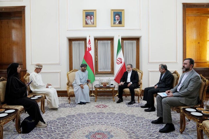 خبرگزاری خبرآنلاین: 🇮🇷 چارچوب مشترک تهران و مسقط برای مذاکرات تنگه هرمز / ایران و عمان بیانیه مطبوعاتی صادر کردند: توافق برای مین‌روبی و تعی