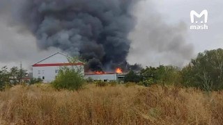 Около 4 млн бутылок водки "Хортица" и другой продукции алкогольной компании, спонсировавшей ВСУ, уничтожены при атаке ВС РФ на Запорожье.Было четыре попадания по предприятию, завод полностью уничтожен, восстановить его невозможно. Российская армия использо