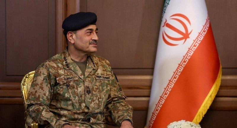 تجارت نیوز: 🔻عاصم منیر راهی ایران شد▪️یک منبع دیپلماتیک گفت که فیلد مارشال سید عاصم منیر فرمانده ارتش پاکستان برای دیدار با مقامهای