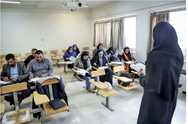 آذرباخیش: جزئیات جدید برگزاری امتحانات ترم تابستان دانشگاه‌ها اعلام شد🔹️ وزارت علوم در اطلاعیه‌ای بر برگزاری حضوری تمامی امتحانات 
