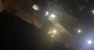 כוחות הכיבוש פשטו על בית במהלך הסתערותם על העיירה בית פוריק, מזרחית לשכם.