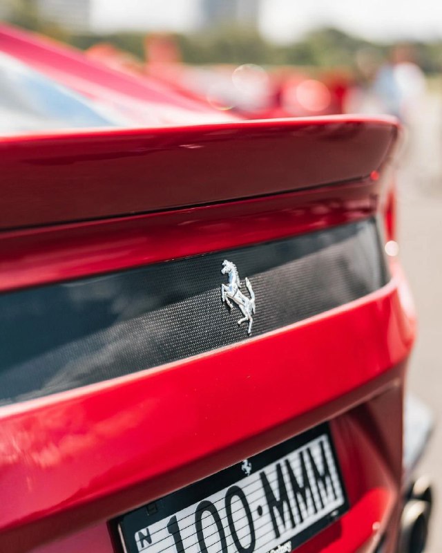 Ferrari F12tdf в цвете Rosso Monza 9