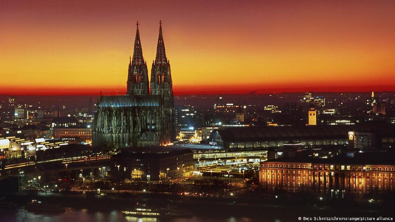 Кельнский собор станет платным для туристовС июля 2026 года за вход в Кельнский собор туристам придется заплатить. Сколько - пока не объявили. Причина - рост расходов на содержание собора, сообщили в архиепархии Кельна. Кроме того, увеличились затраты на п