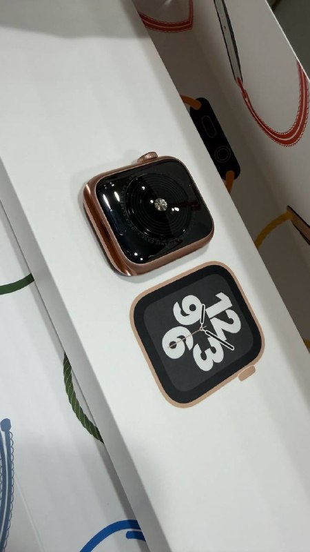 Продам Apple Watch Series SE 40 mm Gold Alu Starlight Sp Band GPS — фото 1