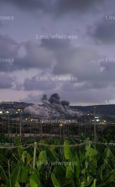 ️🇱🇧🇮🇱 שלוש תקיפות אוויריות ישראליות תקפו את העיירה אל מנצורי בדרום לבנון.