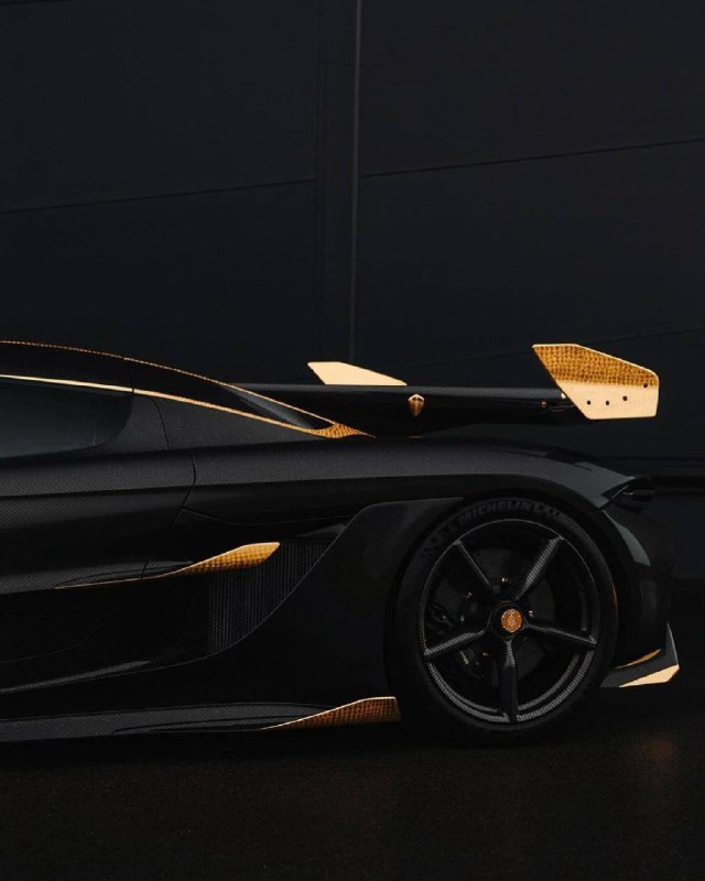Koenigsegg Jesko с элементами с 24-каратным золотом 2