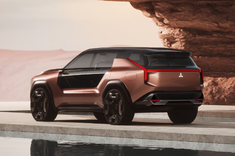 Mitsubishi Elevance — кроссовер будущего с четырьмя моторами 4