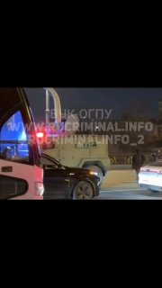 יום שני של פסגת רוסיה-אפריקה. מספר האורות המהבהבים למטר הוא מחוץ לתרשימים. כל העיר היא כמו זר. מכוניות משור…
