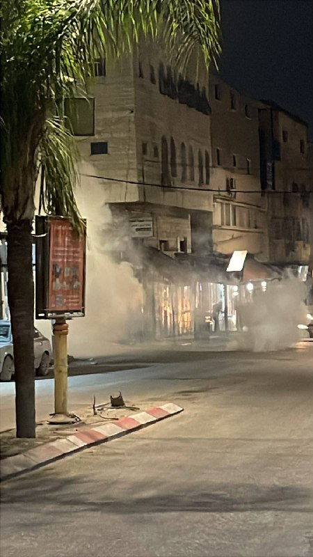 כוחות ישראל יורים פצצות גז באזור תלת אבו ענאן בעיר קלקיליה.