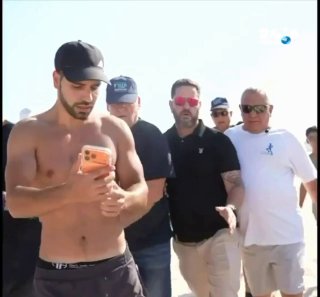 🇮🇱 גדי איזנקוט סירב לשוחח עם מרדכי דוד בגלל שירותו הצבאי. בזמן ניסיון נוסף לחסום את דרכו לחוף, פנה גדי אי…