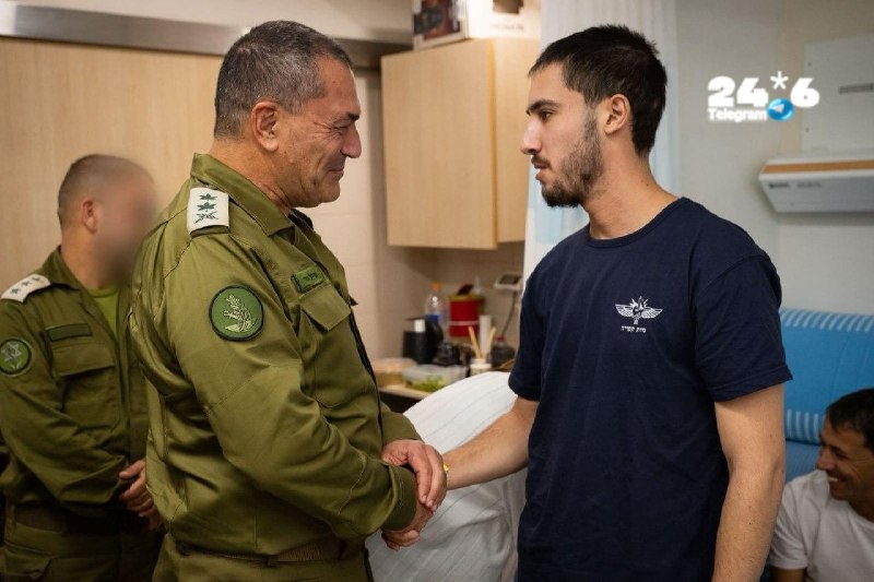 🇮🇱 הרמטכ״ל זמיר לפצועי צה״ל: "כעת נדרשת גבורה נוספת במערכה על השיקום". הרמטכ״ל, רב־אלוף אייל זמיר, ביקר במרכז הרפואי שיבא ונפגש עם מפקדים ולוחמים שנפצעו במלחמה. זמיר שוחח עמם ועם בני משפחותיהם על תהליך ההחלמה והשיקום, ואמר כי לאחר שהפגינו גבורה בשדה הקרב, הם נדרשים כעת לגבורה נוספת בדרך לשיקום. הרמטכ״ל הדגיש כי צה״ל מחויב לעמוד לצדם וללוות אותם לאורך כל הדרך.