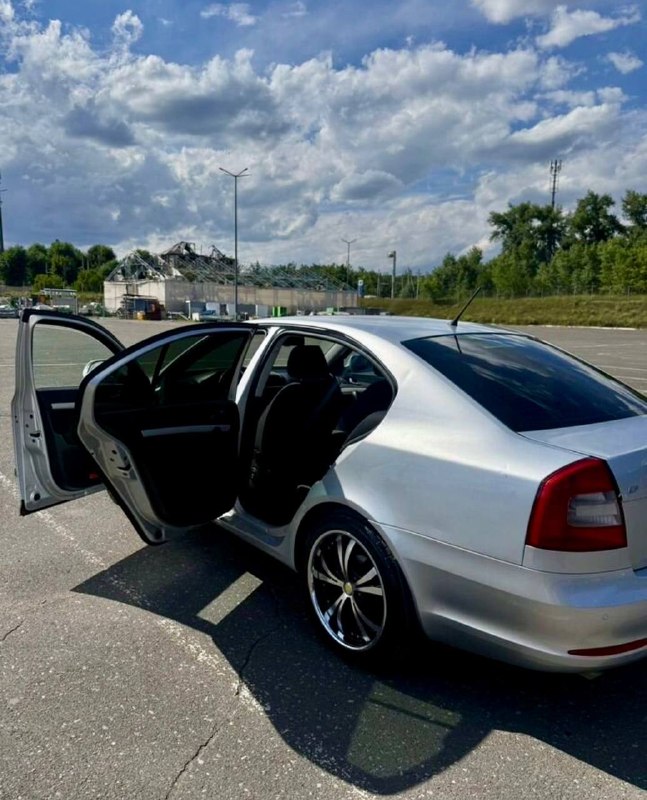 Skoda а5 2011, 1.6 коробка передач автомат (aisin) бензин + газометан (гбо). Машина без скрытых проблем.
То пройдено, машина готова к переоформлению. Все системы функционируют в штатном режиме.
Проведено масштабное обновление ходовой части и замена всех технических жидкостей. Установлена новая электрическая рейка.
Амортизаторы новые.
Ное масло заменено.
Антифриз заменен.
Кондиционер заправлен, работает исправно.
В автомобиле установлено обслужено до 2037 года.
Газовое оборудование вписано в документы на авто.
Емкость баллона 18 литров.
Новые с резиной r18. Второй комплект дисков с резиной r17 (в сборе) отдается новому владельцу бесплатно.
Машина полностью обслужена. Приезжайте, смотрите и забирайте, машина надежная.
Цена 780.000₽ торг
+79495023334

📞 Звоните: +7(949)5023334 - фотография - 5